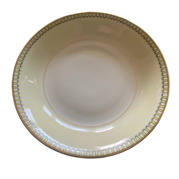 Vtg Heinrich H & C Selb Bavaria White Half Circles/Yellow, Blk Verge coupe soup - Picture 1 of 3